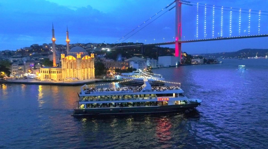 Ramazan´a özel İstanbul Camiiler ve Boğaz Turu Eşliğinde İftar Yemeği 6 Nisan