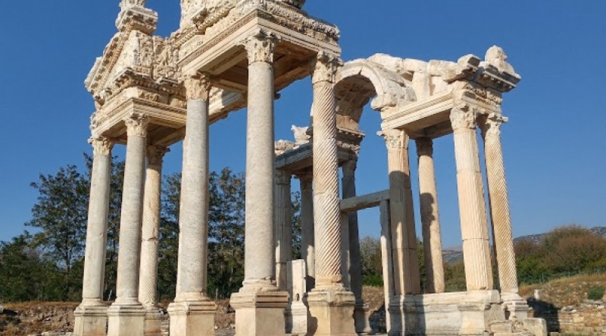 AFRODİSİAS, LAODİKEİA, HİERAPOLİS ANTİK KENTLERİ  ve  PAMUKKALE TERMAL KEYFİ  TURU 15-17/12/2023