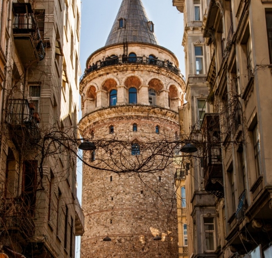 Şehrin Kalbinde Bir Yolculuk  Taksim’den Karaköy’e Hikâyelerle İstanbul  16 Mayıs