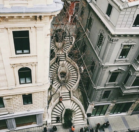 Şehrin Kalbinde Bir Yolculuk  Taksim’den Karaköy’e Hikâyelerle İstanbul  16 Mayıs