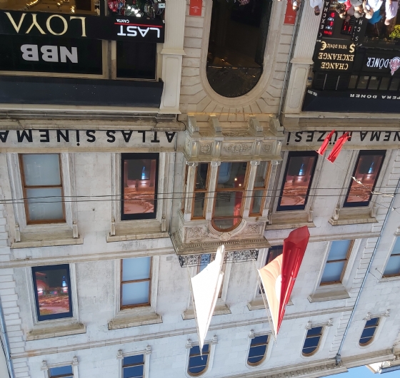 Şehrin Kalbinde Bir Yolculuk  Taksim’den Karaköy’e Hikâyelerle İstanbul  23 Mayıs