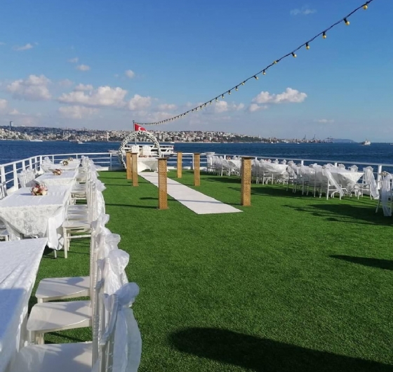 İSTANBUL BOĞAZI’NDA KADINLAR MATİNASI 4 Ekim