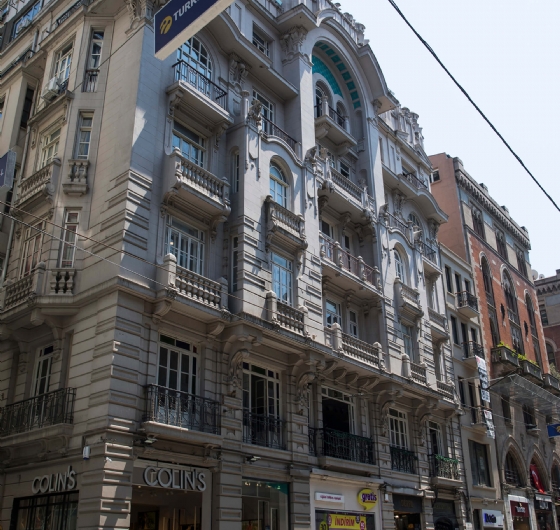 Şehrin Kalbinde Bir Yolculuk  Taksim’den Karaköy’e Hikâyelerle İstanbul  23 Mayıs