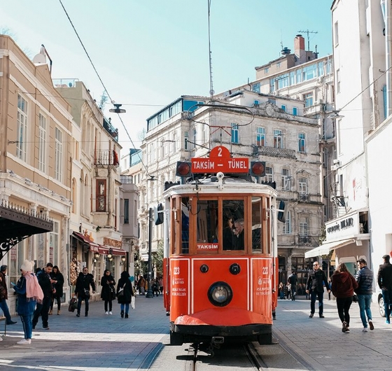 Şehrin Kalbinde Bir Yolculuk  Taksim’den Karaköy’e Hikâyelerle İstanbul  16 Mayıs