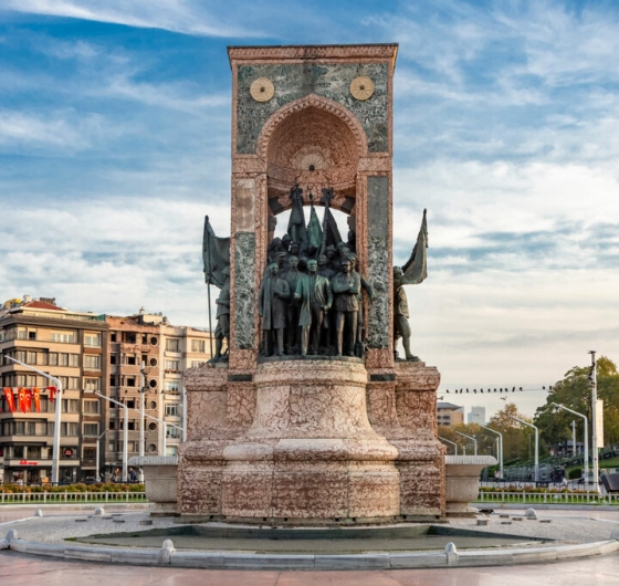 Şehrin Kalbinde Bir Yolculuk  Taksim’den Karaköy’e Hikâyelerle İstanbul  23 Mayıs