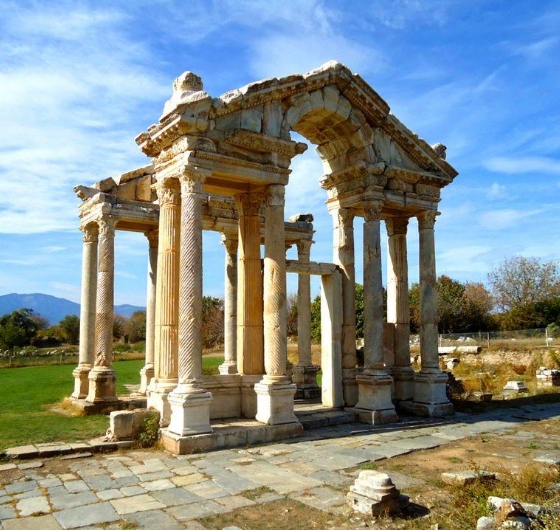 AFRODİSİAS, LAODİKEİA, HİERAPOLİS ANTİK KENTLERİ  ve  PAMUKKALE TERMAL KEYFİ  TURU 15-17/12/2023