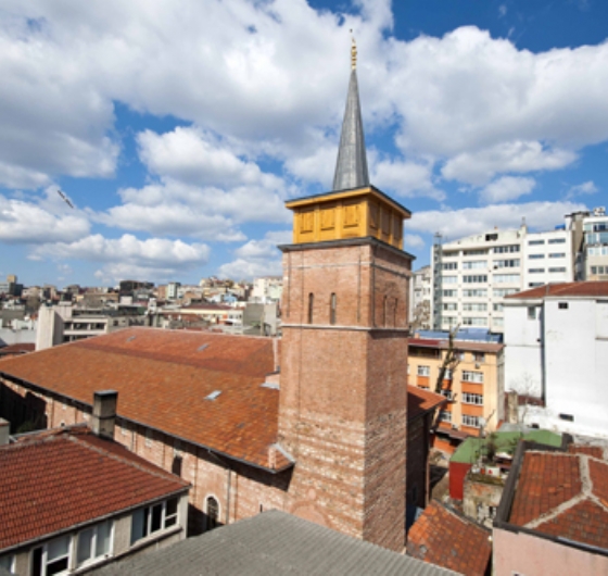 Şehrin Kalbinde Bir Yolculuk  Taksim’den Karaköy’e Hikâyelerle İstanbul  23 Mayıs