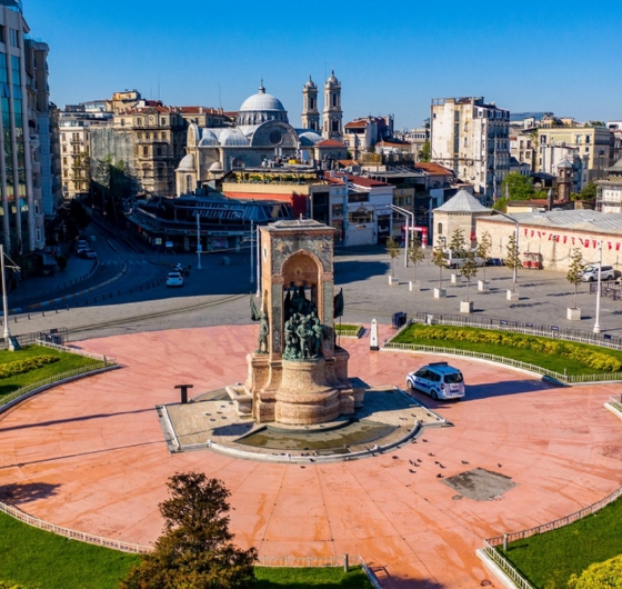 Şehrin Kalbinde Bir Yolculuk  Taksim’den Karaköy’e Hikâyelerle İstanbul  23 Mayıs